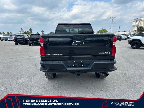 Used 2022 Chevrolet Silverado 2500 High Country w/ Technology Package AWD/4WD image 6