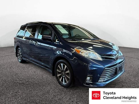 Used 2018 Toyota Sienna XLE w/ XLE Navigation Package AWD/4WD image 7