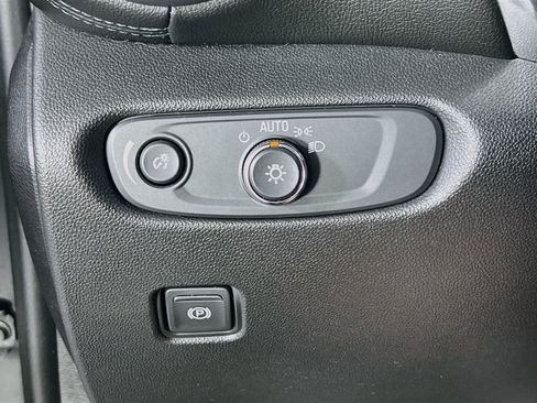 Used 2019 Chevrolet Blazer LT FWD image 10