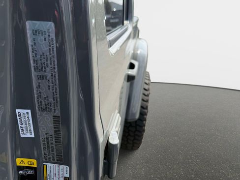 Used 2021 Jeep Gladiator Rubicon AWD/4WD image 8