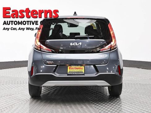 Used 2025 Kia Soul LX w/ LX Technology Package FWD image 6