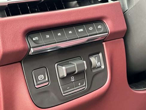 Used 2026 Cadillac Escalade ESV Sport w/ Touring Package image 39