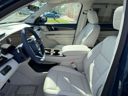 New 2026 Buick Enclave Avenir FWD image 17
