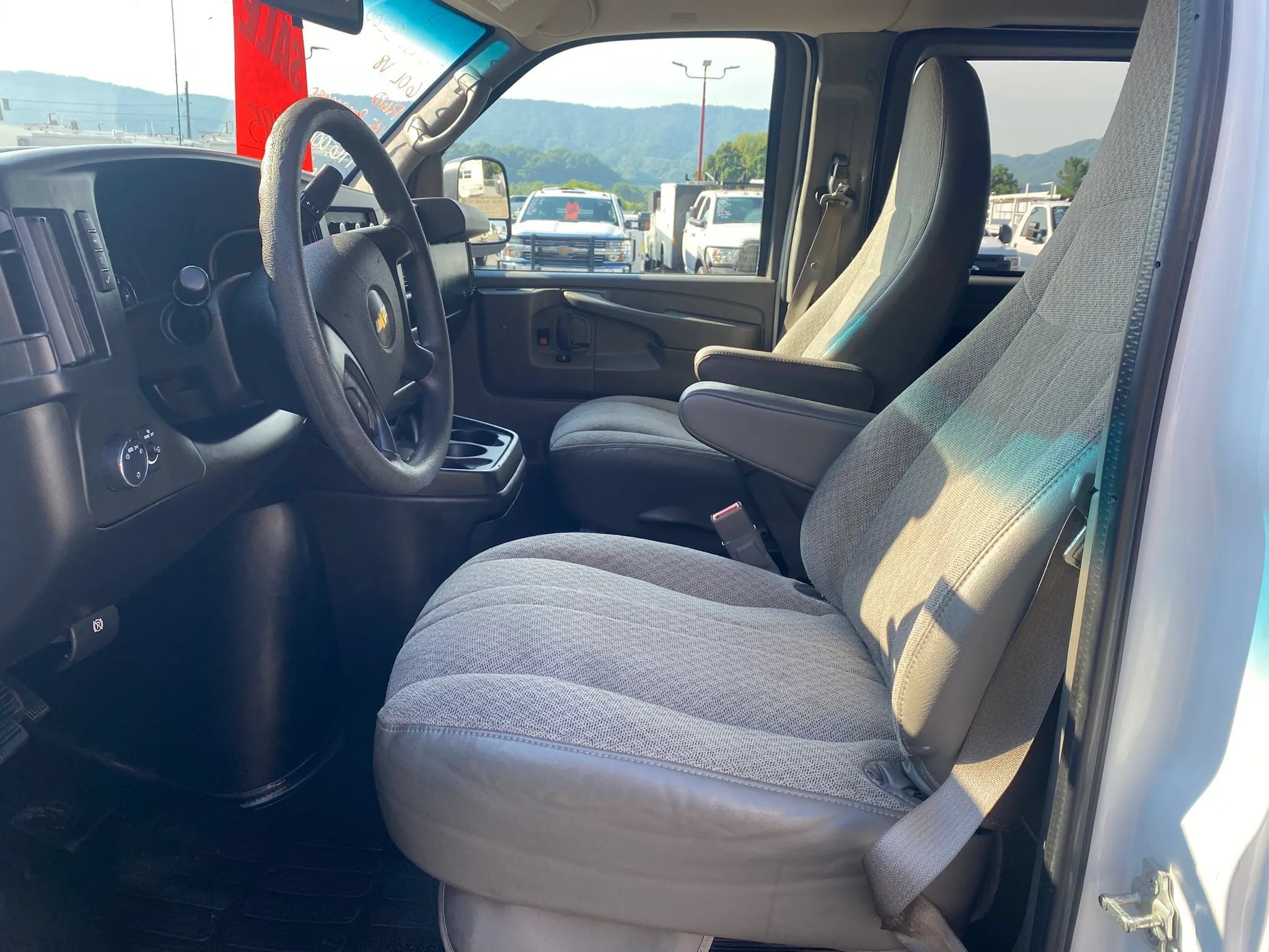 Used 2015 Chevrolet Express 3500 LT w/ LT Preferred Equipment Group RWD image 9