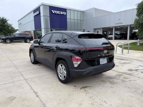 Used 2025 Hyundai Kona SE FWD image 4
