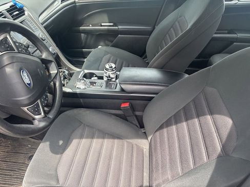 Used 2017 Ford Fusion SE FWD image 14
