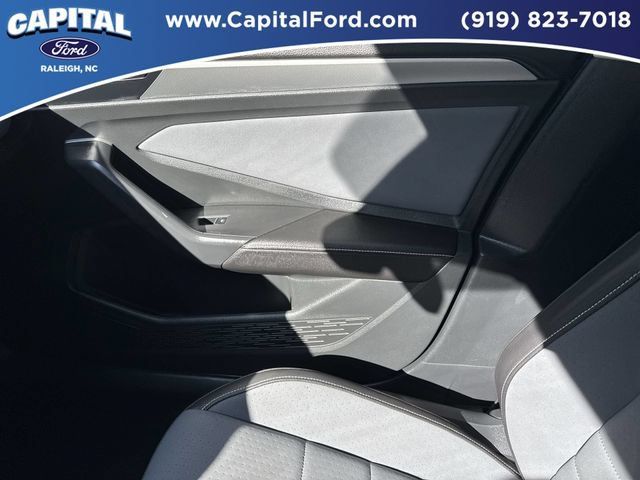 Used 2025 Volkswagen Jetta SE FWD image 29