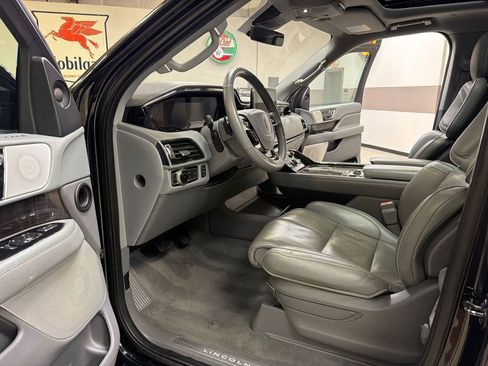 Used 2018 Lincoln Navigator Reserve w/ Technology Package AWD/4WD image 26