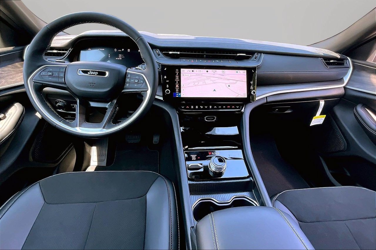 New 2027 Jeep Grand Cherokee Altitude AWD/4WD image 9