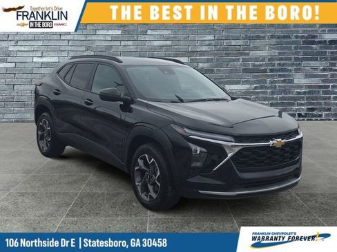 Used 2025 Chevrolet Trax LT w/ Driver Confidence Package FWD image 8