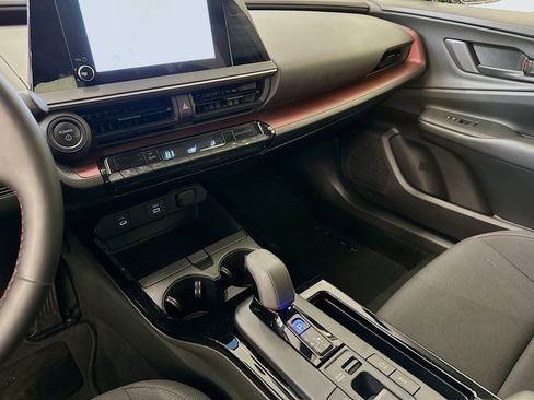 Used 2025 Toyota Prius Plug-In Hybrid image 26