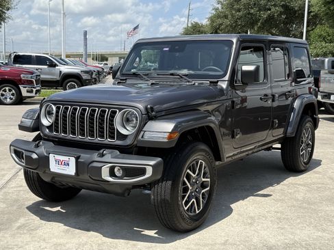 Used 2025 Jeep Wrangler Unlimited Sahara AWD/4WD image 10