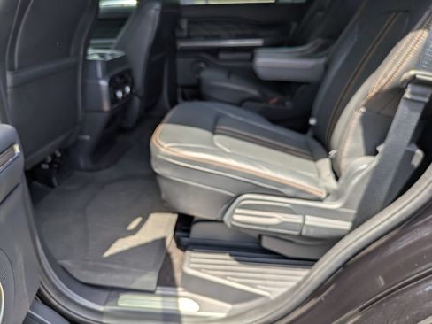 Used 2023 Ford Expedition Platinum AWD/4WD image 30