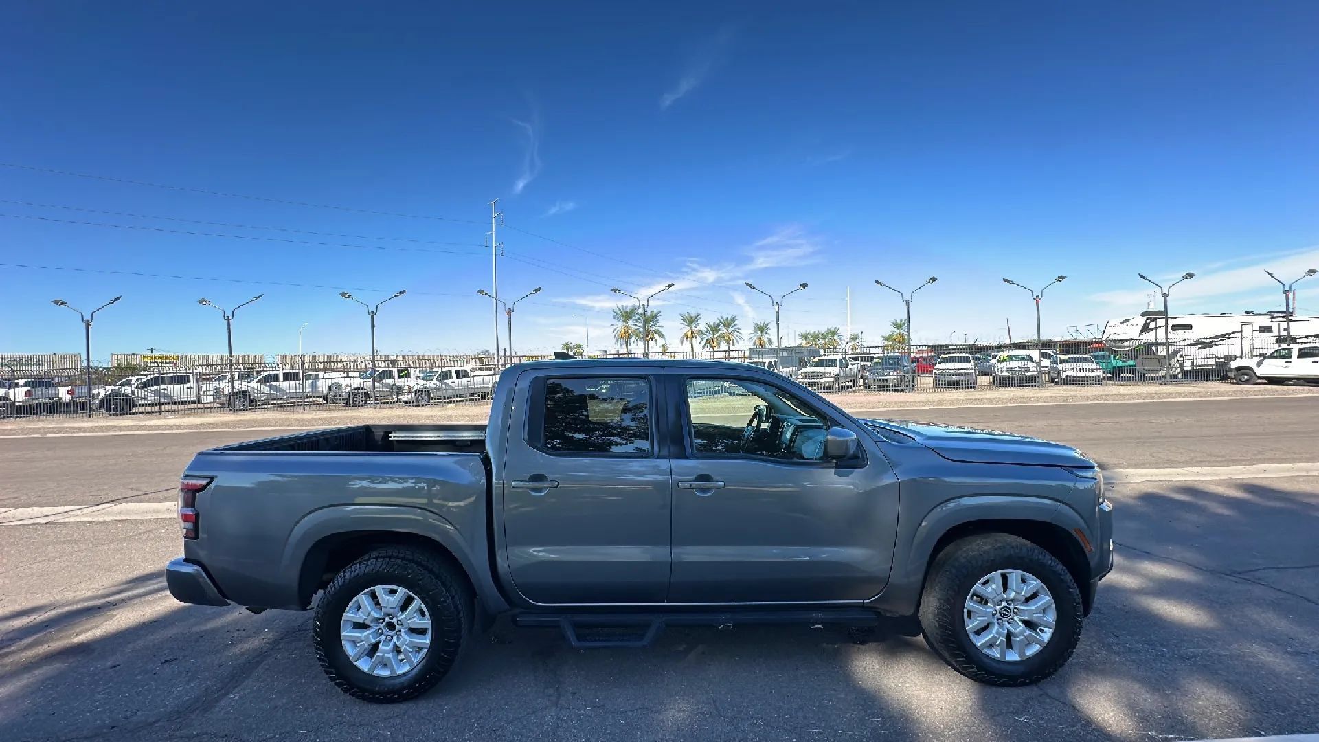 Used 2022 Nissan Frontier SV AWD/4WD image 6