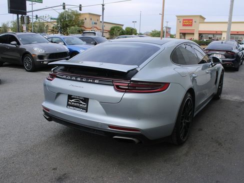 Used 2018 Porsche Panamera 4 image 7