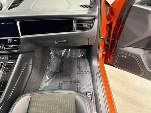 Certified 2023 Porsche Macan Turbo AWD/4WD image 18