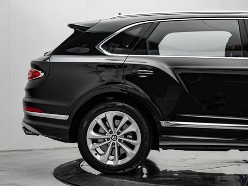 Used 2023 Bentley Bentayga Extended Wheelbase AWD/4WD image 18