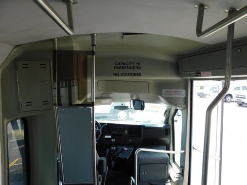 Used 2012 Chevrolet Express 4500 w/ Shuttle Bus Package image 23