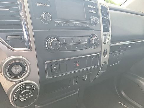Used 2017 Nissan Titan SV AWD/4WD image 26