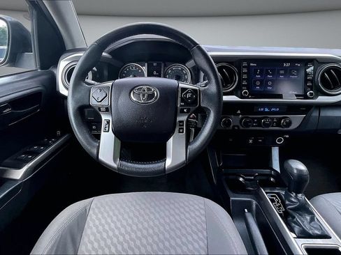 Used 2021 Toyota Tacoma SR5 AWD/4WD image 9