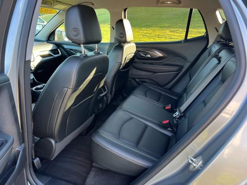 Used 2023 GMC Terrain SLT image 8