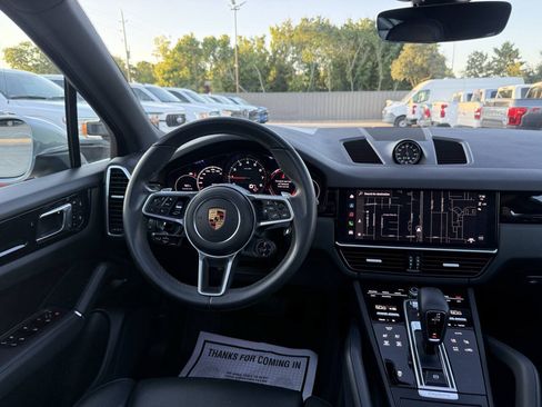 Used 2023 Porsche Cayenne AWD/4WD image 22