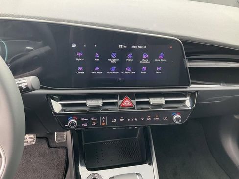 Certified 2025 Kia Niro EX Touring image 17