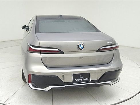 Used 2024 BMW 740i image 6