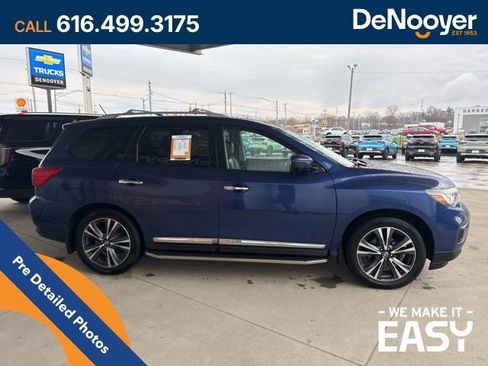 Used 2017 Nissan Pathfinder Platinum w/ Family Entertainment Package image 5