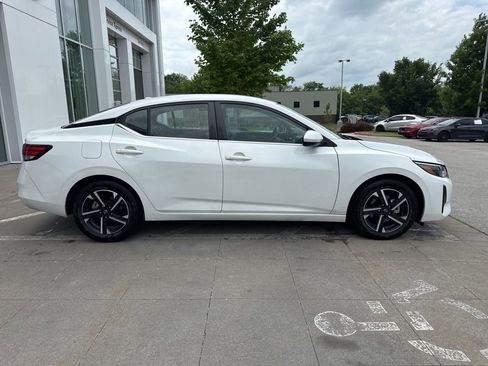 Used 2024 Nissan Sentra SV FWD image 8