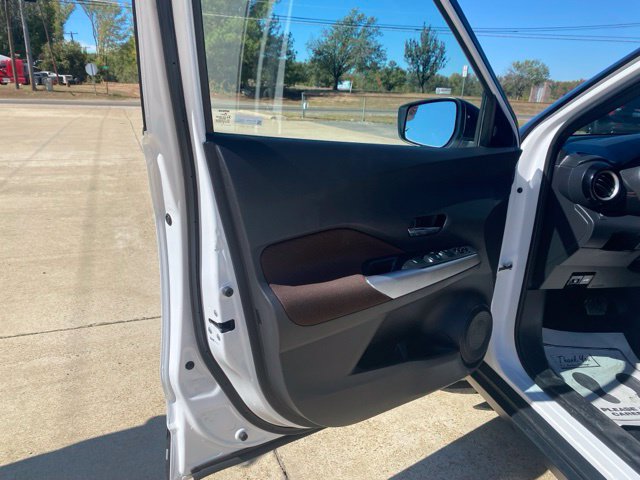 Used 2019 Nissan Kicks SR FWD image 11