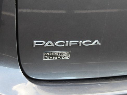 Used 2018 Chrysler Pacifica Limited w/ Advanced Safetytec Group FWD image 48