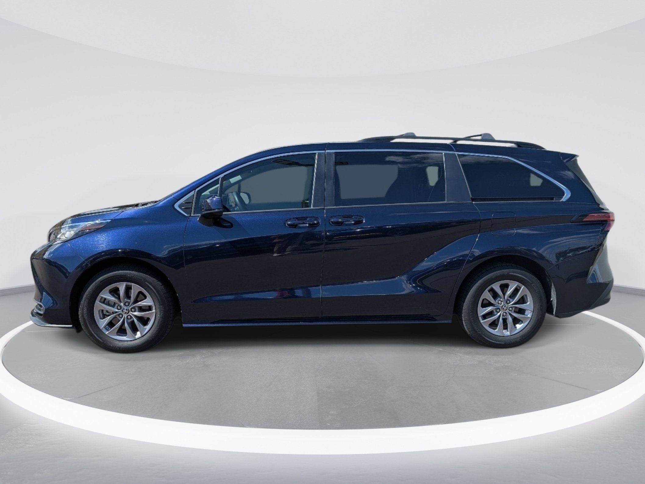 Used 2022 Toyota Sienna LE FWD image 4
