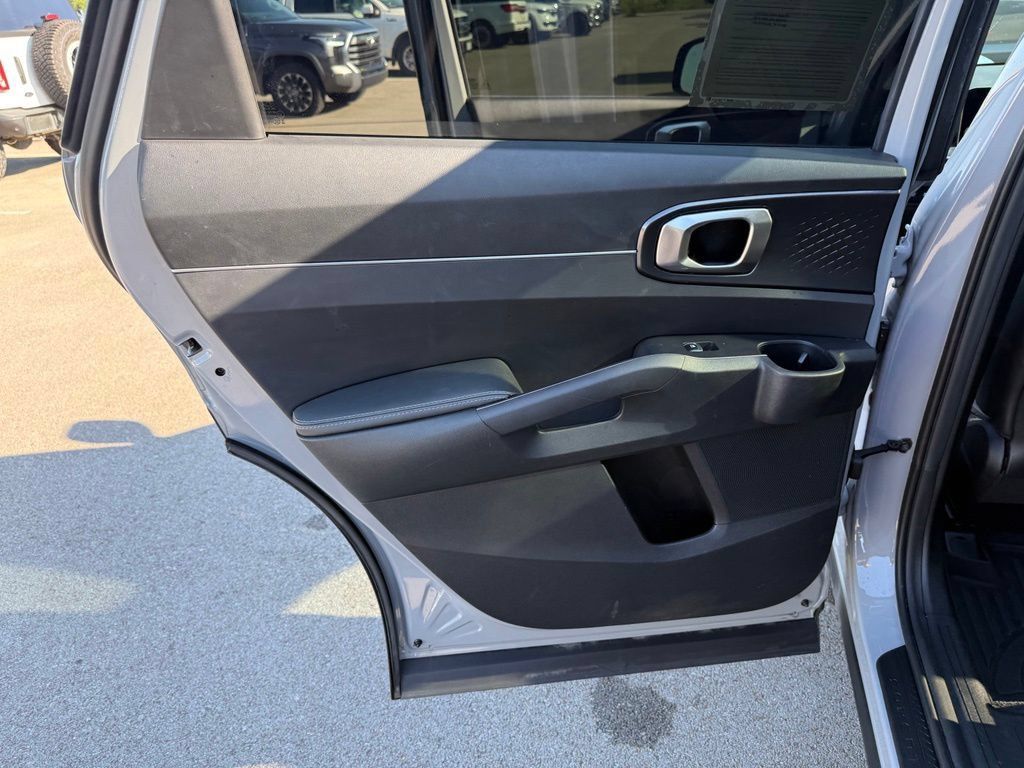 Used 2025 Kia Sorento EX w/ Panoramic Sunroof Package FWD image 10