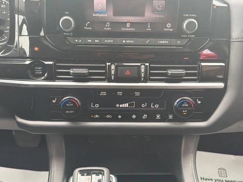 Used 2025 Nissan Pathfinder SV FWD image 30