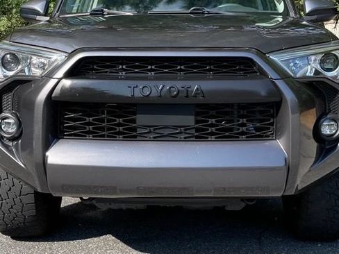 Used 2022 Toyota 4Runner SR5 AWD/4WD image 11