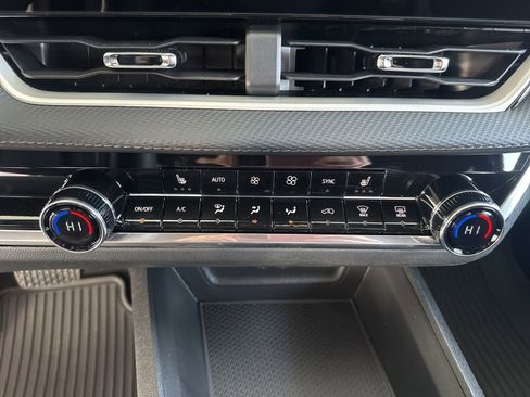 New 2026 Chevrolet Equinox LT w/ Convenience Package II FWD image 27