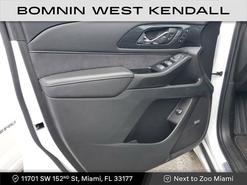 Used 2023 Chevrolet Traverse High Country image 12