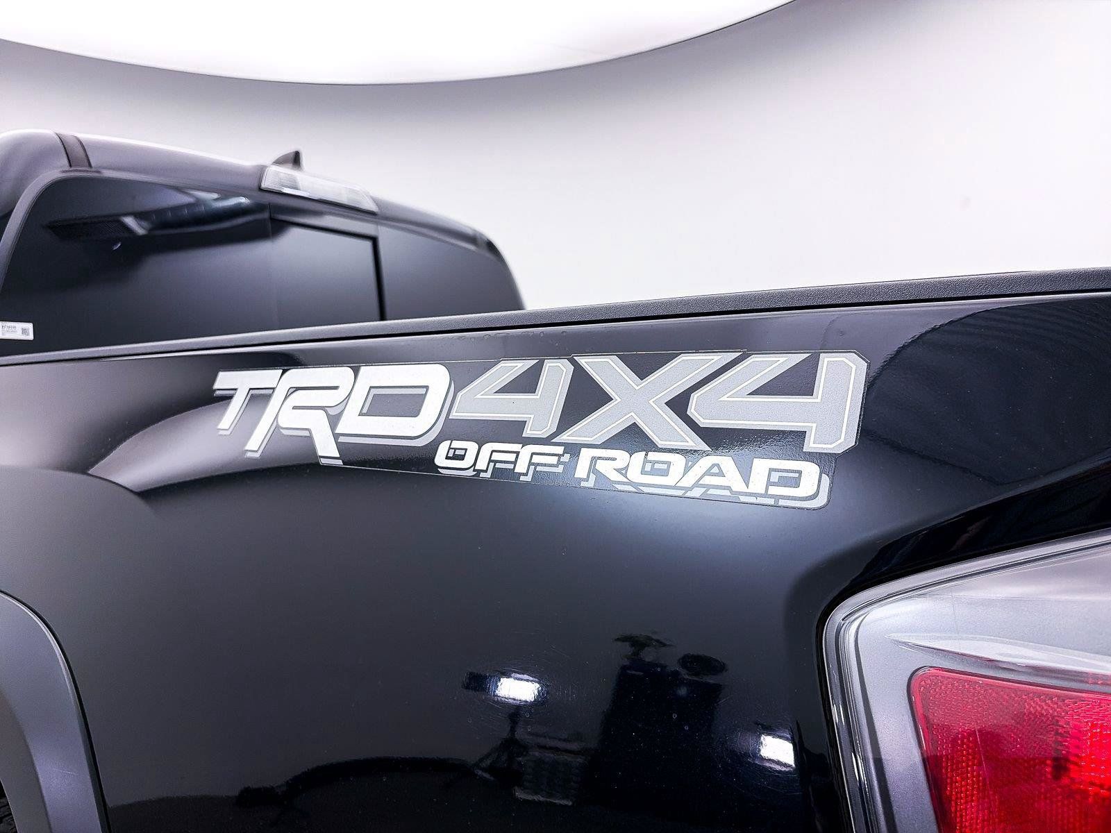 Used 2020 Toyota Tacoma TRD Off-Road w/ Technology Package AWD/4WD image 10