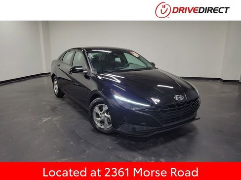 Used 2023 Hyundai Elantra SE image 1