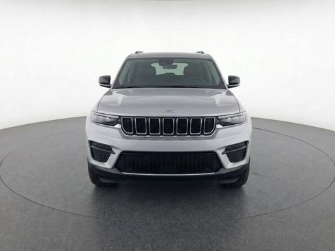 Used 2024 Jeep Grand Cherokee Laredo X w/ Trailer Tow Package AWD/4WD image 2