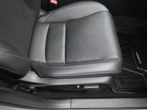 Used 2023 Honda Civic Touring image 32