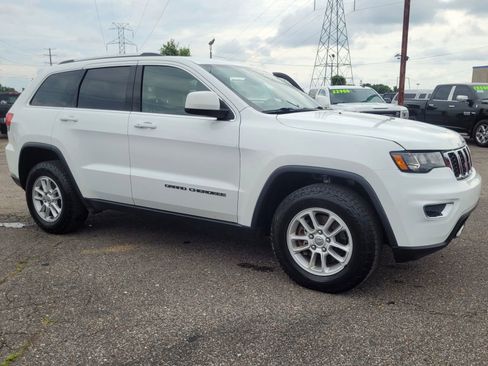 Used 2018 Jeep Grand Cherokee Laredo AWD/4WD image 10