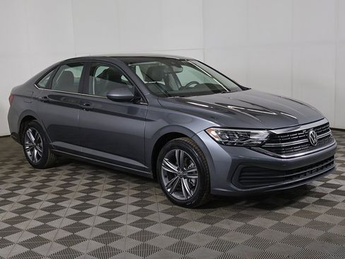Certified 2023 Volkswagen Jetta SE w/ Panoramic Sunroof Package image 2