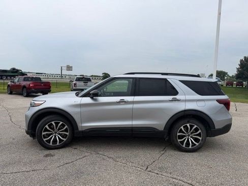 Used 2022 Ford Explorer ST-Line w/ Class IV Trailer Tow Package AWD/4WD image 6