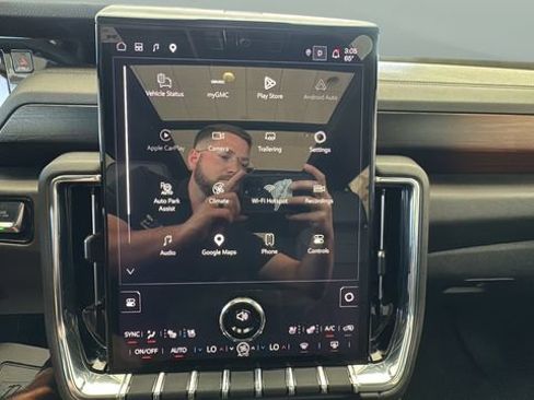 Used 2026 GMC Yukon Denali w/ Sun & Power Step Package AWD/4WD image 15