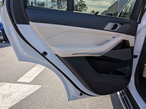 Used 2021 BMW X5 xDrive40i w/ Executive Package image 27