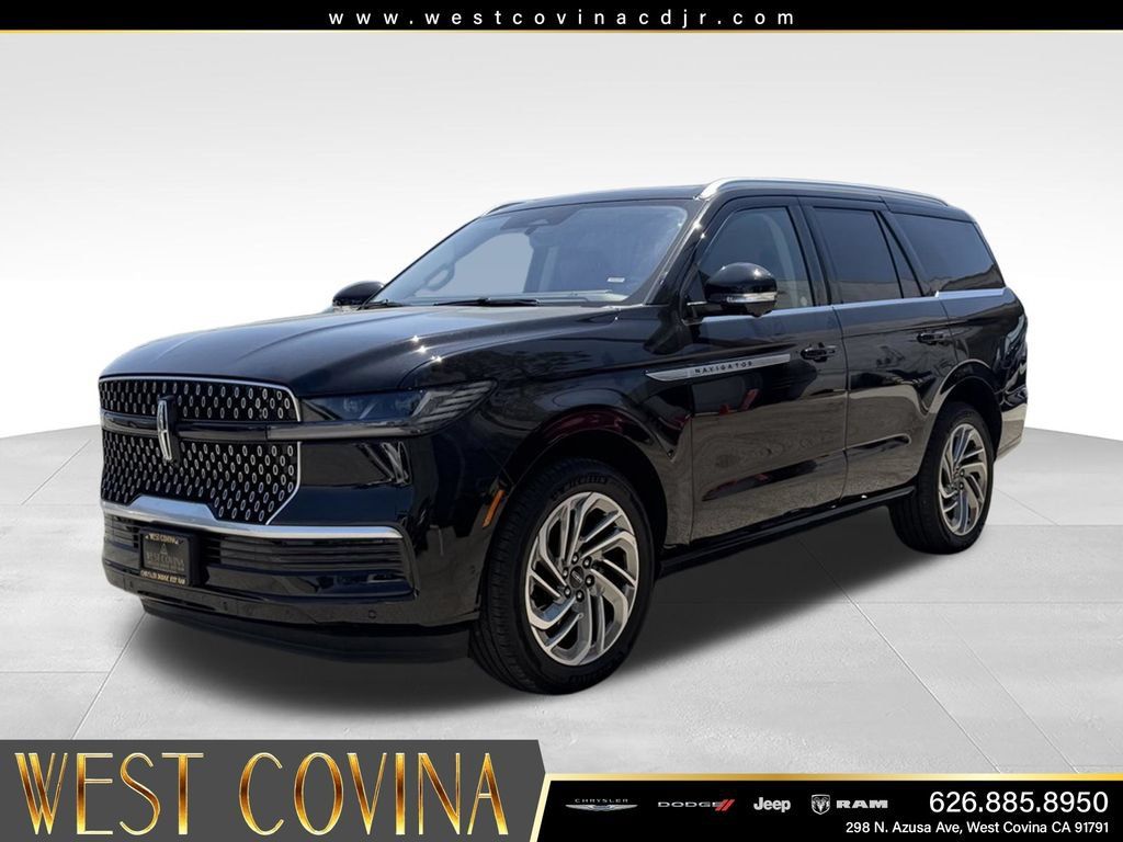 Used 2025 Lincoln Navigator Reserve AWD/4WD image 5