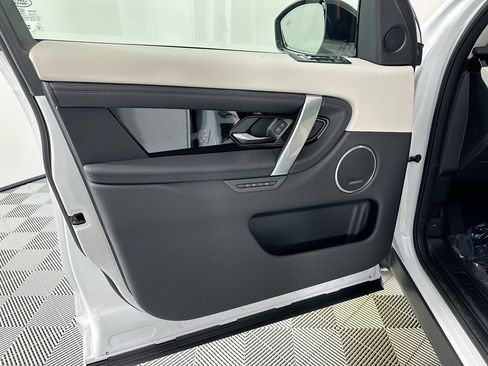 Used 2025 Land Rover Discovery Sport S image 14