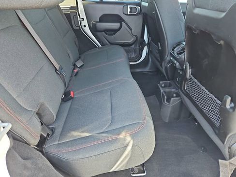 Used 2025 Jeep Wrangler Unlimited Rubicon image 17